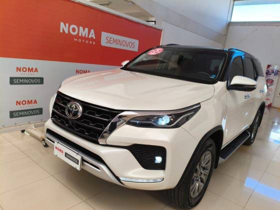 TOYOTA HILUX SW4 2.8 D-4D TURBO DIESEL SRX 7L 4X4 AUTOMÁTICO